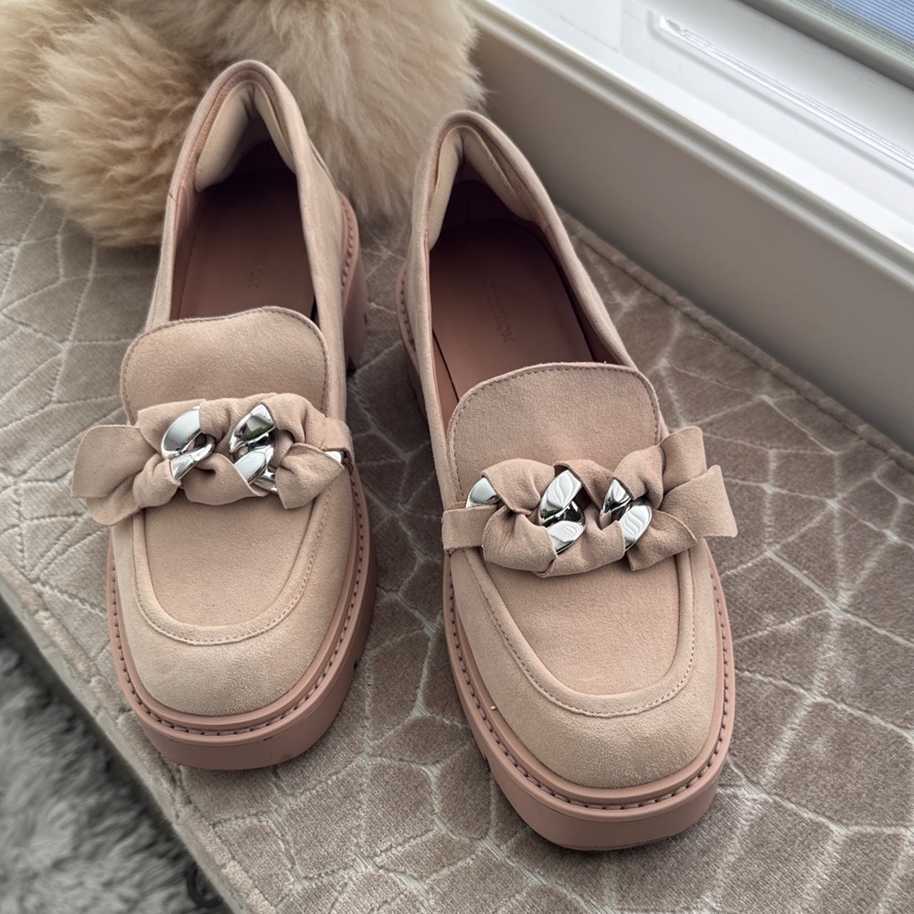 Nordstrom Women's Loafers in Soft Pink with Silver Chain